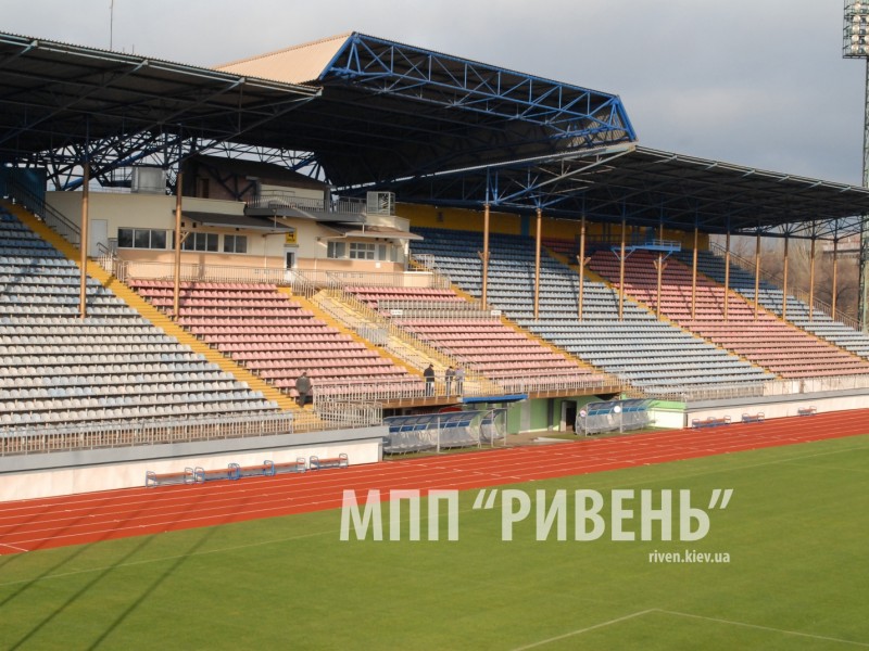 mchp riven sportivnye pokrytiya i oborudovanie stroitelstvo stadionov futbolnyh polej begovyh dorozhek sportivnyh ploshadok iskusstvennaya trava poliuritan polytan ukraina redexim artec